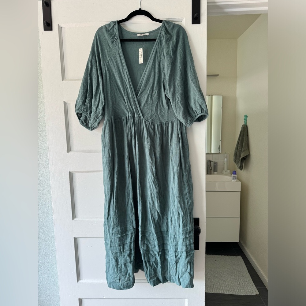 Madewell women’s Mariana puff sleeve midi ruffle tiered size medium never worn